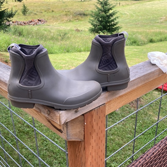 Ugg Chelsea rubber boots - Picture 2 of 7